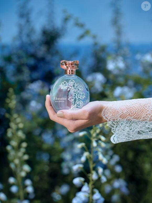 Assinado pelo perfumista internacional Christian Alori, o Floratta Blue Crystal tem como destaque o exclusivo Acorde Crystal Flower, que une o frescor da Flor de Alecrim ao conforto do Musk