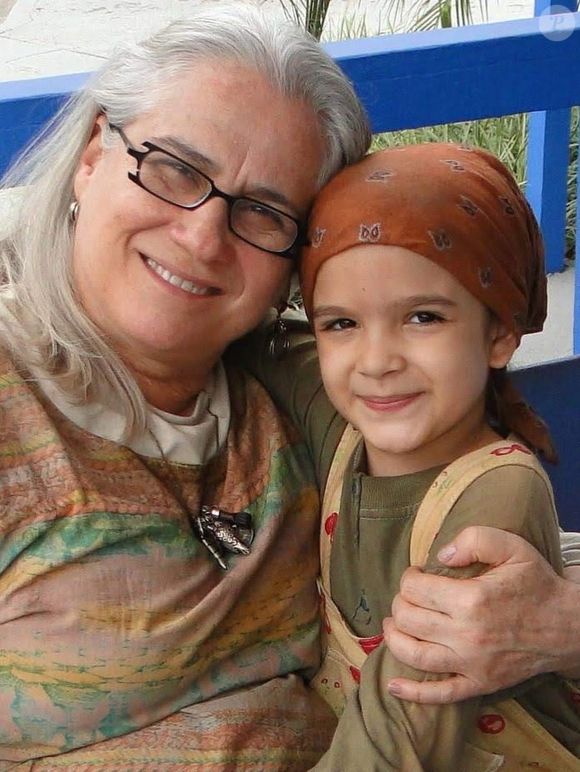 Saudades de Mãe Lucinda! Com o retorno de 'Avenida Brasil' à grade da TV Globo em reexibição especial, Mel Maia, nostálgica, postou nesta segunda-feira fotos, nunca antes vistas pelo público, ao lado da atriz Vera Holtz