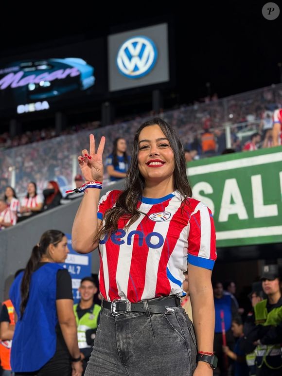Larissa Riquelme fez muito dinheiro no auge do sucesso. Em entrevista ao site ge, a modelo conta que já recebeu, pelo menos, 100 mil dólares por um trabalho