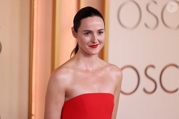 Oscar 2026: a atriz Renate Reinsve combinou batom com a cor do seu vestido