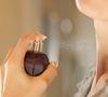 Aplicar perfume logo após o banho pode comprometer a fixação, alerta especialista em fragrâncias