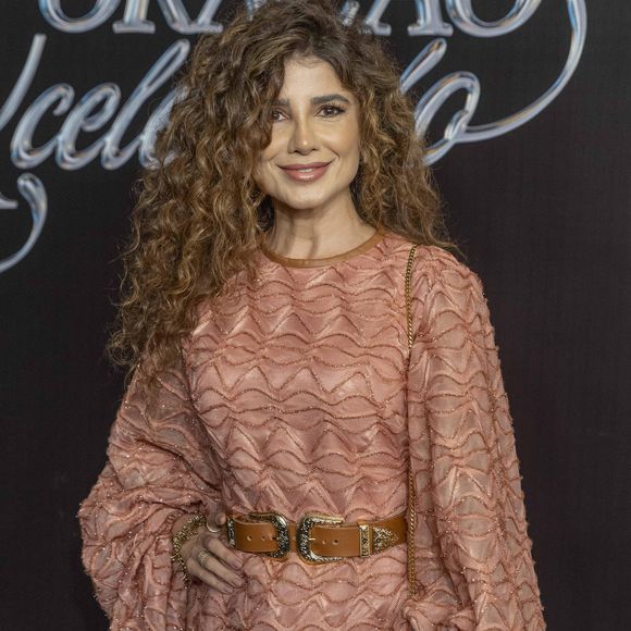 Paula Fernandes interpreta Maria Cecília, avó da protagonista Agrado (Isadora Cruz).