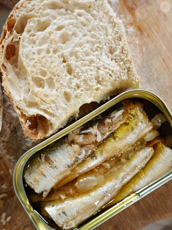 O que poucos sabem é que as sardinhas são um dos alimentos ideais para manter a força nos ossos após o envelhecimento