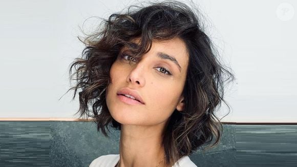 Débora Nascimento também já usou o Curly Blunt Bob