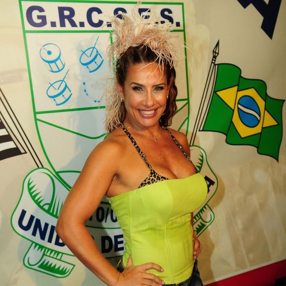 Scheila Carvalho ficou famosa por sua participação no grupo 'É o Tchan'