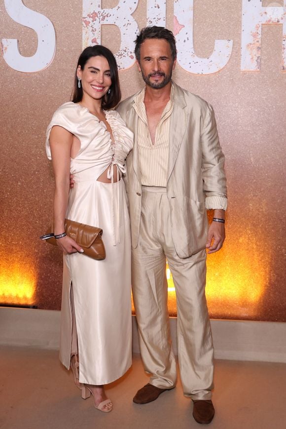 Rodrigo Santoro hoje é casado com Mel Fronckowiak e pai das duas filhas da atriz: antes de gravar 'Hilda Furacão', ator foi à missa todo dia, visitou outros templos religiosos, viu filmes do gênero e comprou a Bíblia