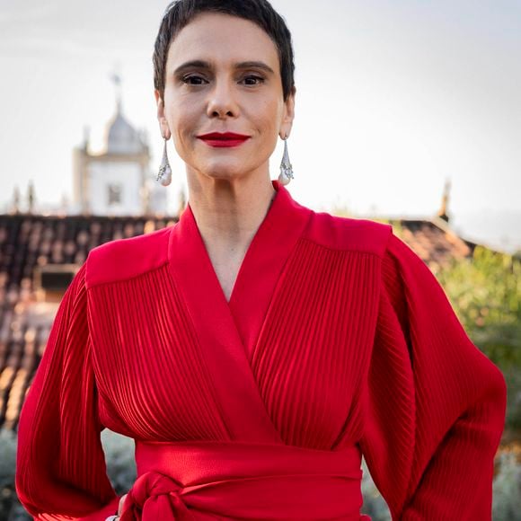 Perfumes que combinam com a sofisticação de Celina (Malu Galli) não precisam custar caro