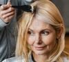 Helena Rodero, farmacêutica: ‘Ao pintar os cabelos brancos em casa, não devemos arrastar o produto; é preciso depositar a tintura e cobrir bem a raiz’