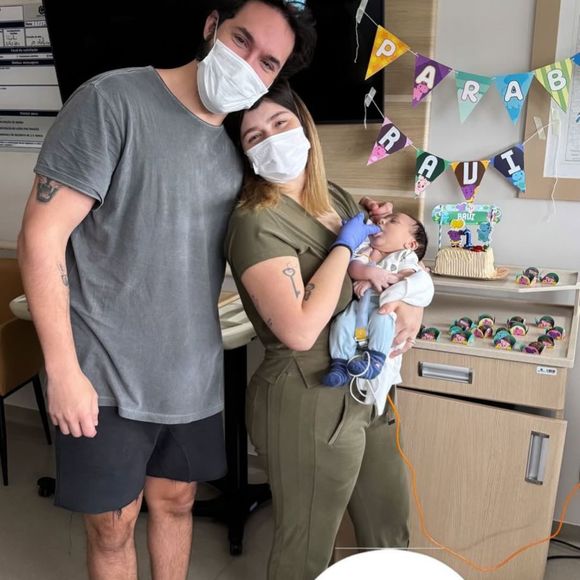 Eliezer e Viih Tube comemoraram na última quarta-feira o 1º mêsversário de Ravi, ainda internado por doença rara desconhecida.