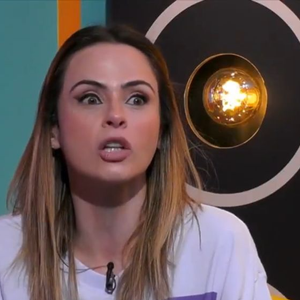 Campeã do 'BBB 26', Ana Paula Renault reforçou que a amizade com Milena permanece intacta e atribuiu a falta de aparições públicas conjuntas à intensa rotina de trabalho