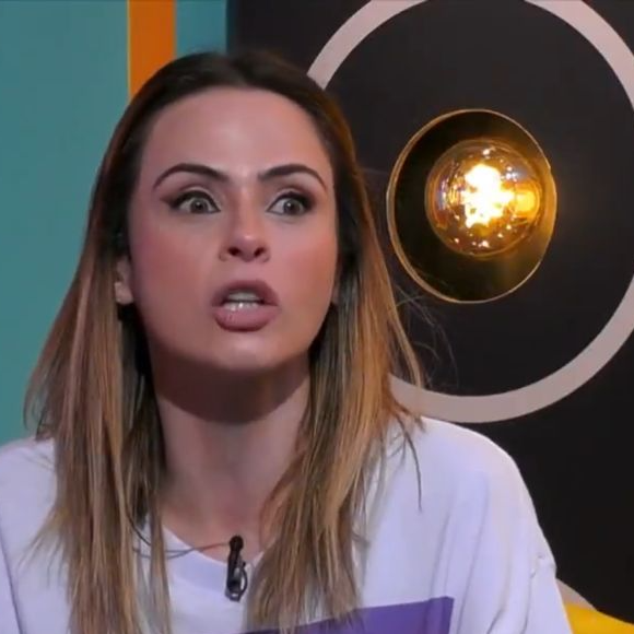 Campeã do 'BBB 26', Ana Paula Renault reforçou que a amizade com Milena permanece intacta e atribuiu a falta de aparições públicas conjuntas à intensa rotina de trabalho
