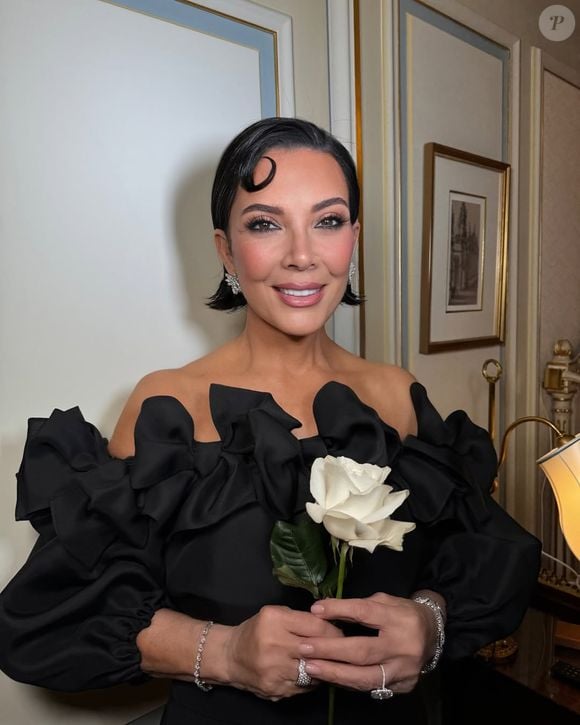 Kris Jenner tem deixado a internet chocada com sua mudança radical. Esse antes e depois não é impressionante?
