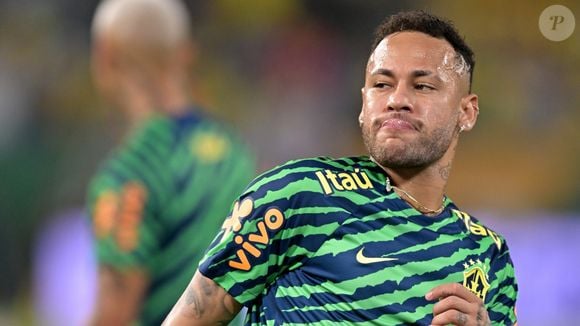 No Brasil, a expectativa pelo tão sonhado hexa faz com que nomes como Neymar e outros astros da Seleção carreguem uma enorme responsabilidade.