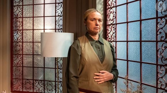 Helga vai pedir Arminda em casamento na novela 'Três Graças'