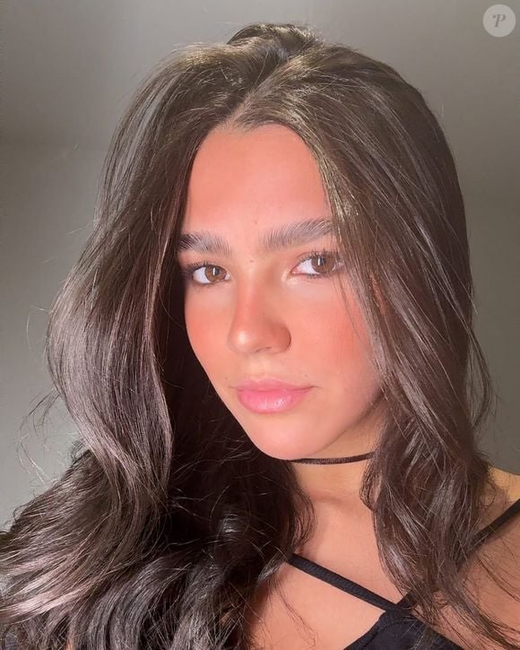 Duda Guerra sobre hiperidrose: ‘A minha mão sua muito. Mas é muito mesmo. Sua tanto que, se eu ficar assim [com a mão levantada], pinga suor. Eu já nasci com isso’