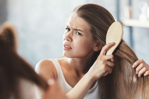 Independentemente de serem lisos, ondulados, cacheados ou crespos, todos os tipos de cabelo precisam de um desembaraço cuidadoso para evitar quebra, controlar o frizz e manter os fios mais bonitos e saudáveis no dia a dia