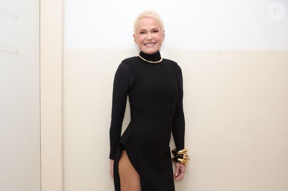 Xuxa Meneghel saiu em defesa da filha, Sasha Meneghel, e da melhor amiga, Bruna Marquezine, após o vazamento dos comentários pejorativos da influenciadora Isabella Rabello