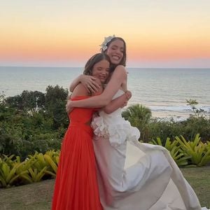 Fabiana Justus renovou seus votos de casamento em um resort na Bahia