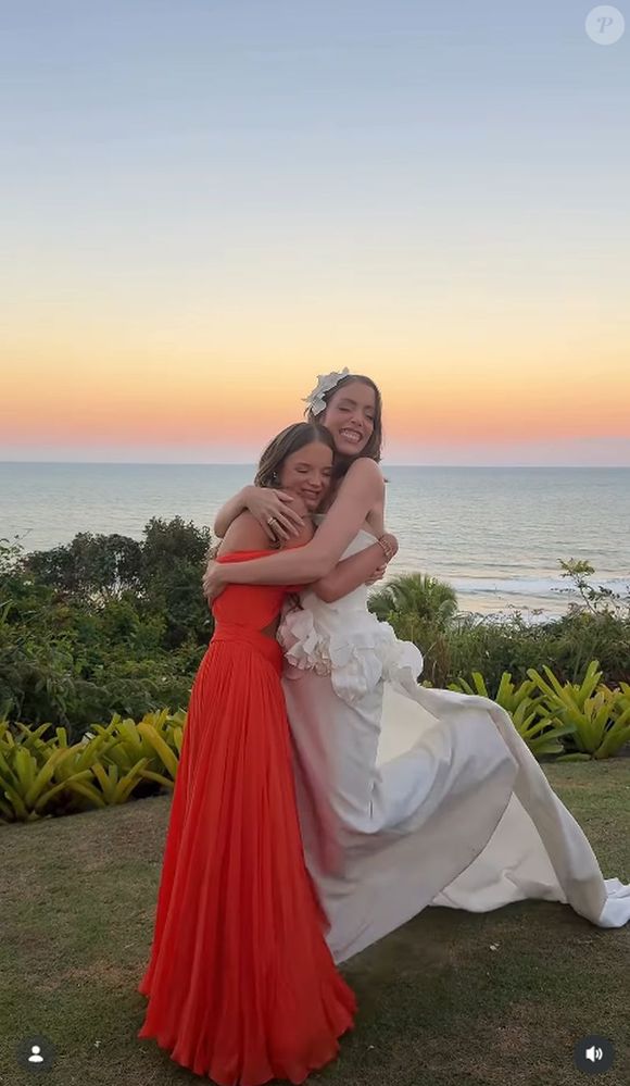 Fabiana Justus renovou seus votos de casamento em um resort na Bahia