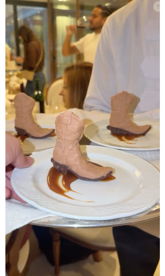 Já vieram essa? Simone Mendes escolheu uma sobremesa de chocolate em formato de bota para sua festa