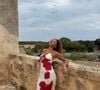 Estamos em outubro, em plena primavera, mas basta olhar o calendário para perceber que o verão já está batendo à porta. E, com ele, chegam as festas de final de ano, as produções com vestidos leves e aquela vontade de encontrar calçados que combinem conforto e estilo sem complicar o visual