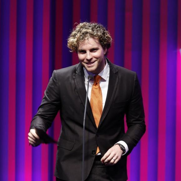 'Fiquei meses sem conseguir cantar e sem segurança na voz', contou o ator, que precisou reaprender até a respirar após perder parte do pulmão direito