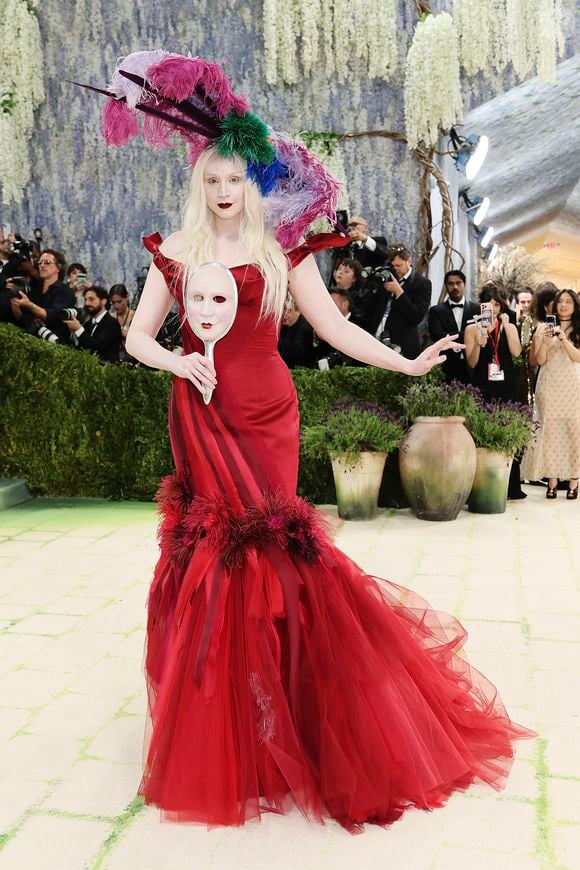 Met Gala 2027 transforma John Galliano em protagonista de exposição histórica e reacende discussão sobre arte, responsabilidade e perdão