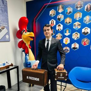 Dudu Camargo chegou a brincar com uma possível ida para 'A Fazenda' para instigar o público a votar nele