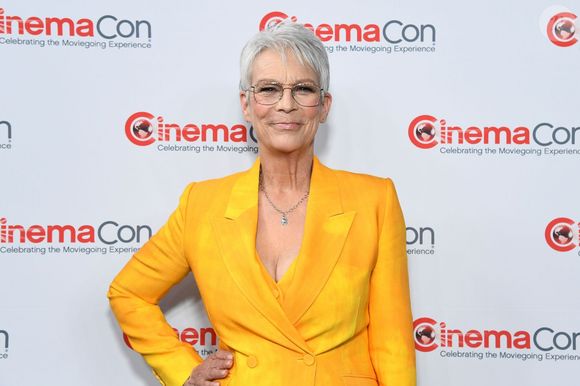 Jamie Lee Curtis: "Isso não é o que você quer fazer aos 25 ou 26 anos. E eu me arrependi imediatamente e ainda me arrependo bastante desde então"
