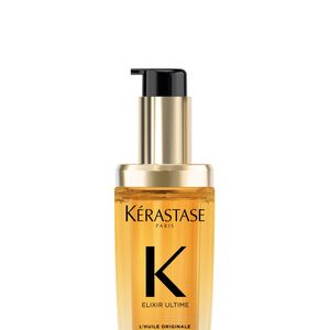 Bruna Marquezine usou o sérum Elixir Ultime L’Huile Originale nos fios, da Kérastase, para cruzar o tapete vermelho do Oscar 2026.