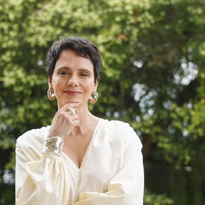 Sofisticada e cheia de personalidade, Celina (Malu Galli) usaria perfumes marcantes e refinados