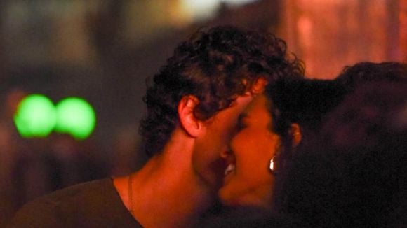 Bruna Marquezine e Shawn Mendes namorando? 'Casal' é flagrado em clima íntimo na praia, web crava romance... e sobra até para Virgínia