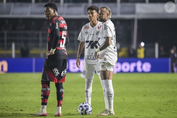 Promessa do Santos, Robinho Jr. notificou oficialmente o clube após relatar suposta agressão física e verbal cometida por Neymar em atividade no CT Rei Pelé