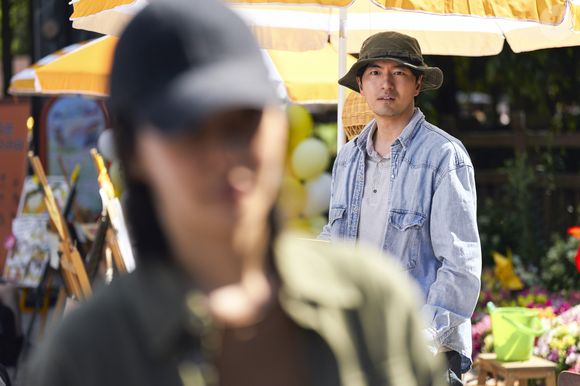 Fora do jogo, No-eul reencontrou o Jogador 246 no parque e reviu sua filha, quem a motivou a salvar o rapaz