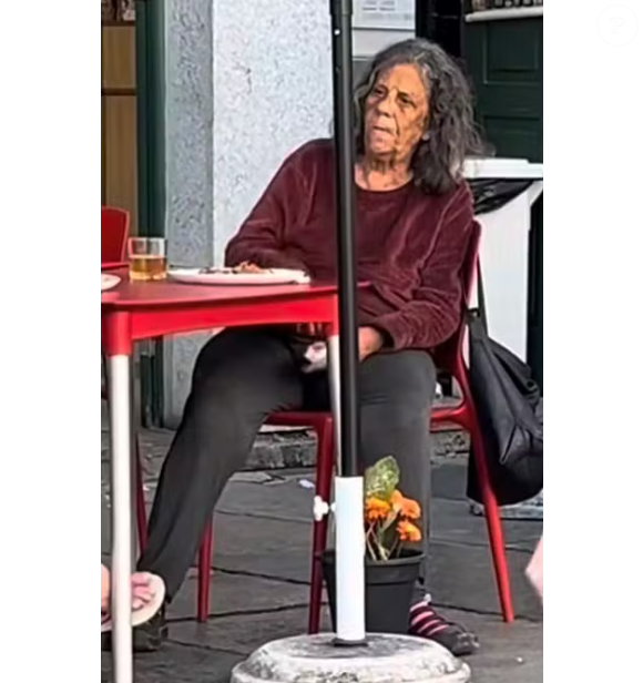 Maria Gladys, de 85 anos, foi vista almoçando em restaurante do RJ em 1 de novembro de 2025