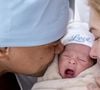 Nasceu! Lore Improta e Léo Santana apresentaram pela primeira vez o pequeno Levi, segundo filho do casal, que veio ao mundo nesta terça-feira (26), em Salvador, com 3 kg e 50 cm. O detalhe que emocionou os fãs? O bebê nasceu no mesmo dia 26 em que a irmã, Liz, também nasceu anos antes