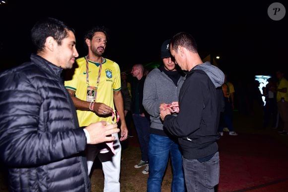 Marcelo Sangalo surge ao lado de Tiago Maia, apontado como affair de Ivete, em registro durante evento em São Paulo