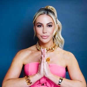 Segundo a especialista Elainne Ourives, ouvida pelo Purepeople, escolher o silêncio diante de ataques pode indicar regulação emocional e maturidade neural