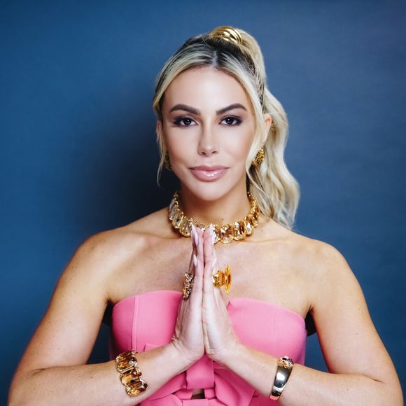 Segundo a especialista Elainne Ourives, ouvida pelo Purepeople, escolher o silêncio diante de ataques pode indicar regulação emocional e maturidade neural