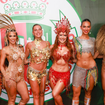 Ex-BBB Alane Dias usa look com 4 mil lacres de latinhas, Brunna Gonçalves aposta em body cavadíssimo com pedrarias e Jaquelline brilha de vermelho: +20 fotos da Noite das Musas da Grande Rio para o Carnaval 2027