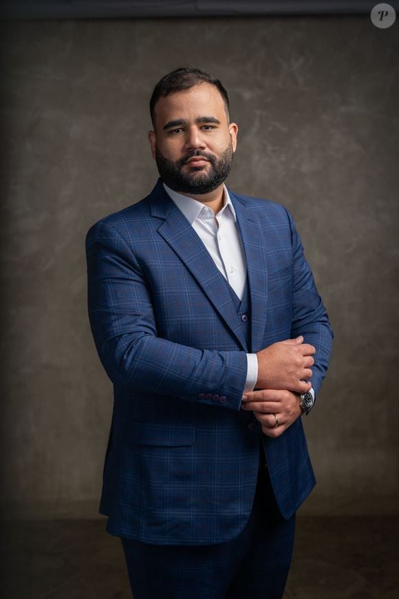O cirurgião plástico Dr. Diogo Lobão, referência em procedimentos corporais como lipoaspiração, abdominoplastia e Mommy Makeover, explica ao Purepeople os motivos por trás dessa tendência que cresce principalmente entre artistas, modelos e influenciadores digitais.