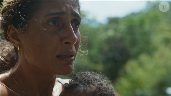 Camila Pitanga apareceu bem diferente de Lola, de 'Beleza Fatal', em primeiro capítulo da novela das 19h