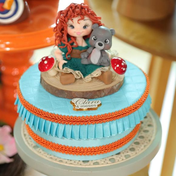 O bolo temático de "Valente" foi um dos destaques da comemoração dos 4 meses de Clara