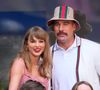 Casamento de Taylor Swift e Travis Kelce foi conduzido pelo ator Adam Sandler, e teve os irmãos dos famosos como padrinhos