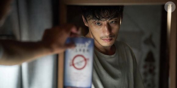 Enquanto isso, Su-in vira alvo de Seoul Kang-woo, um homem que passa a perseguir os parasitas enquanto procura pela irmã desaparecida