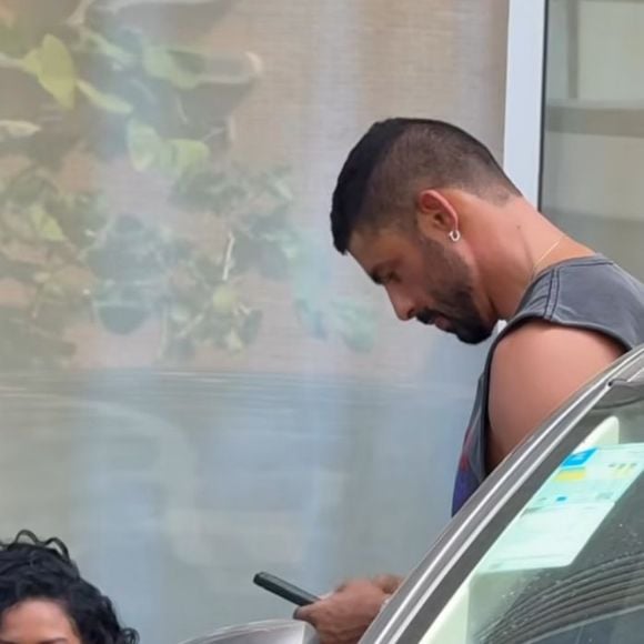 Cauã Reymond pede para deixar 'Vale Tudo' após crise com Bella Campos, revela colunista