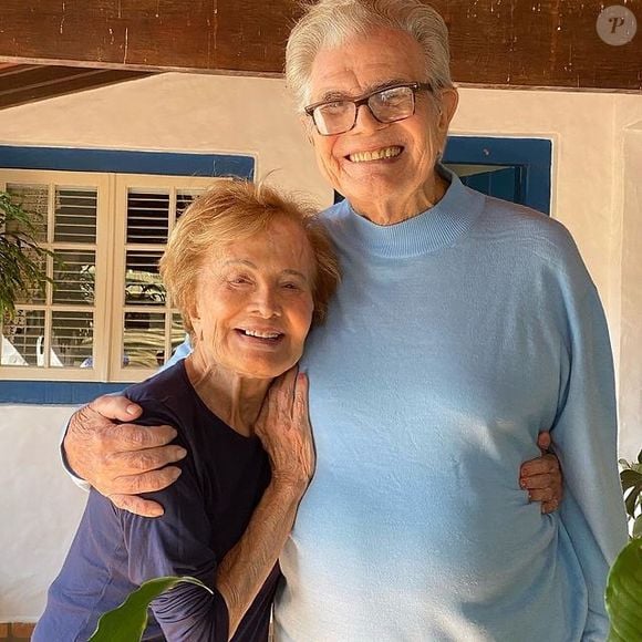 Glória e Tarcísio eram inseparáveis: De acordo com a fisioterapeuta Camila Imanisi, que acompanhou o casal durante anos, Glória Menezes e Tarcísio Meira continuavam muito próximos depois de quase seis décadas de casamento. "Eles eram inseparáveis", afirmou a profissional à Quem, ao recordar a rotina dos dois dentro de casa