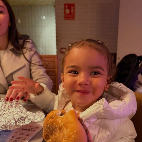 Bruna Biancardi foi questionada por uma fã se Mavie já havia desprendido da fralda e disse estar 'respeitando o momento' da filha