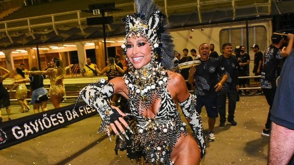 Deu zebra no Carnaval! Sabrina Sato vira bicho em ensaio de escola de samba e agita a web. Veja vídeo e fotos!