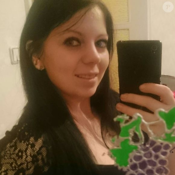A garota enviou felicitações chamando-o de "pai", uma situação que causou alvoroço nas redes sociais.